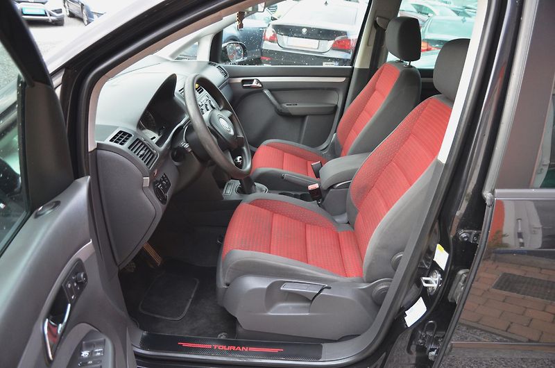 Volkswagen Touran (2005) 2.0 TDi 103kW / 2x sada kol - fotka 16 z 26