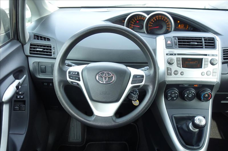 Toyota Verso 1,6 i 97KW, ČR, KLIMATIZACE. - fotka 17 z 31