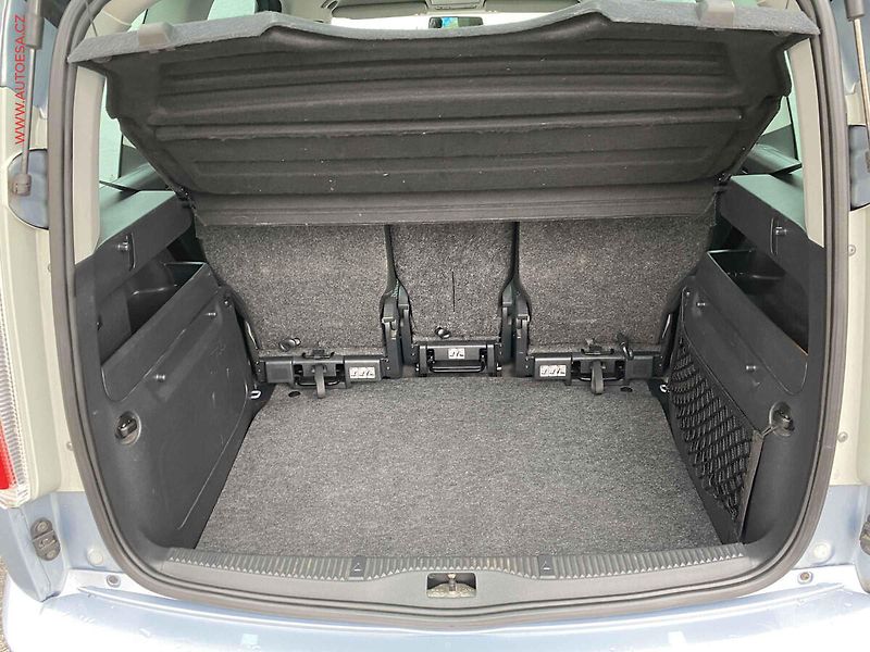Škoda Roomster (2011) 1.4 16V, ČR, Ambiente, zámek - fotka 7 z 15
