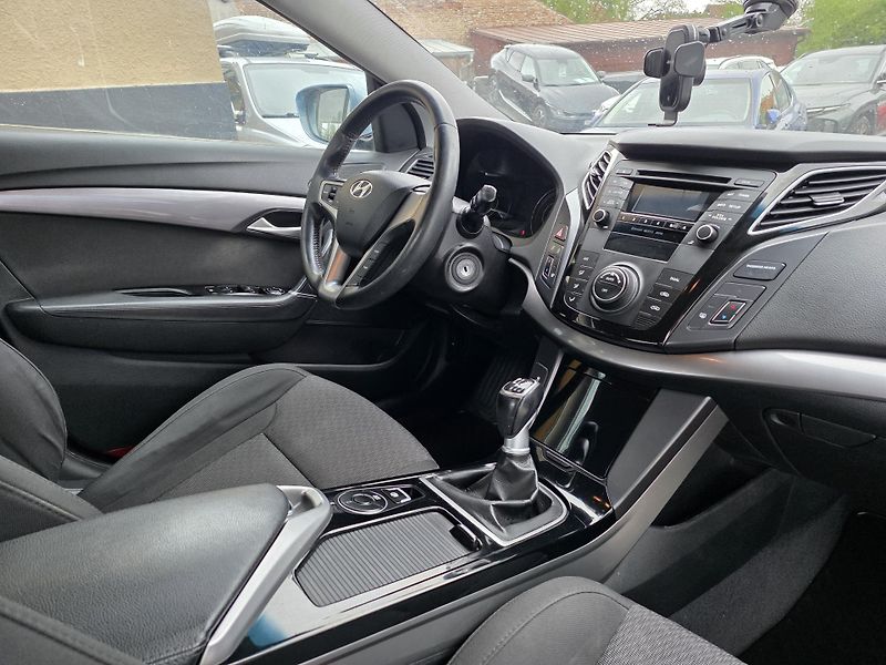 Hyundai i40 1.7-NÍZKÉ KM-AUT.KLIMA-ALU - fotka 15 z 19