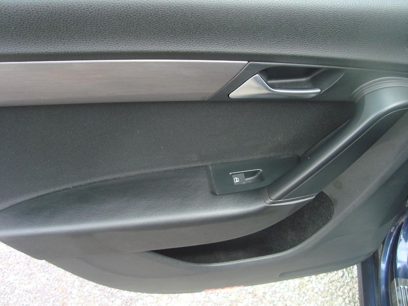 Volkswagen Passat (2013) 2,0 TSi - fotka 12 z 18