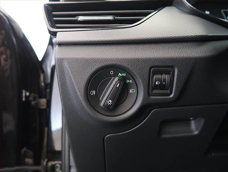 Škoda Kamiq (2023) Ambition 1.0 TSI, klima - fotka 21 z 22