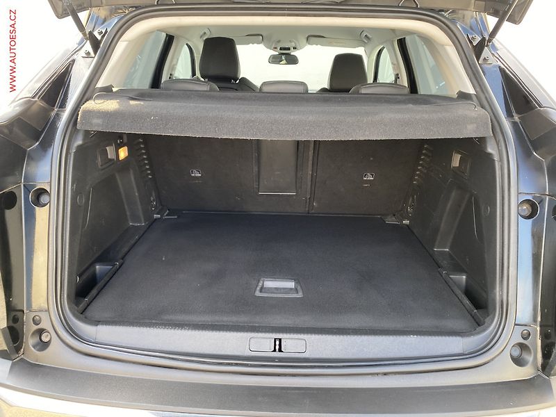 Peugeot 3008 (2018) 1.5 HDi, Allure, navi, kamera - fotka 7 z 16