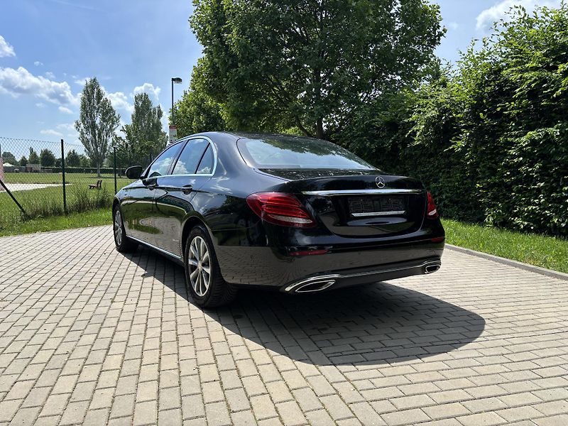 Mercedes-Benz Třídy E E200 135kw 1 maj ČR 52 000 km - fotka 7 z 28