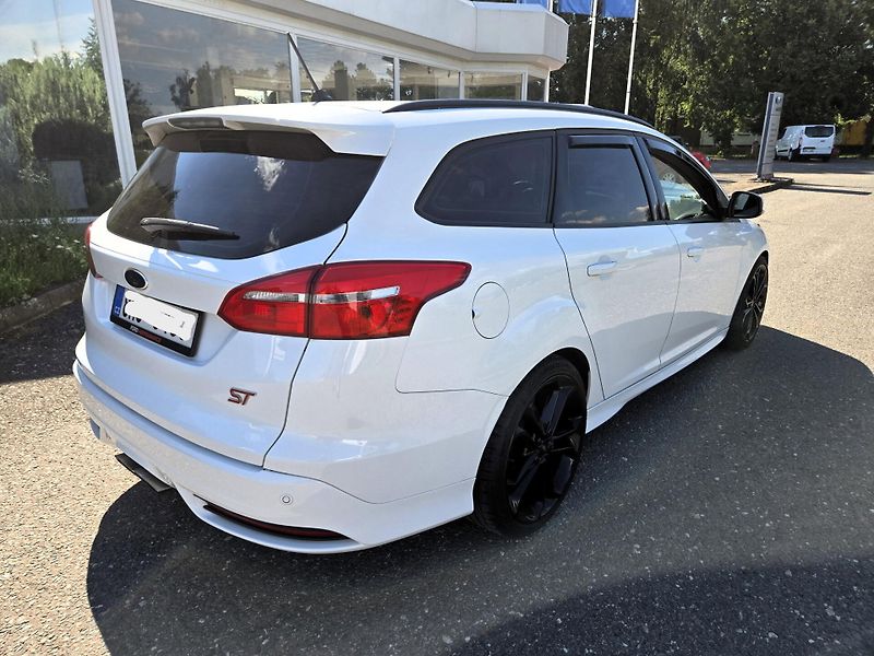 Ford Focus (2017) ST kombi 184kw - fotka 13 z 21