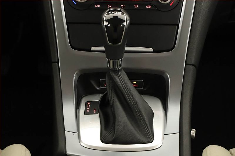 Ford Mondeo (2012) 2.0 TDCi, Automat, Tempomat - fotka 12 z 14