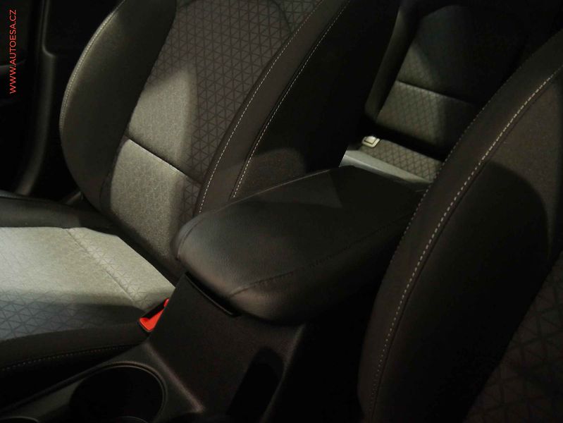 Kia Ceed (2021) 1.5T-GDI, 1.maj,ČR, servis - fotka 18 z 20
