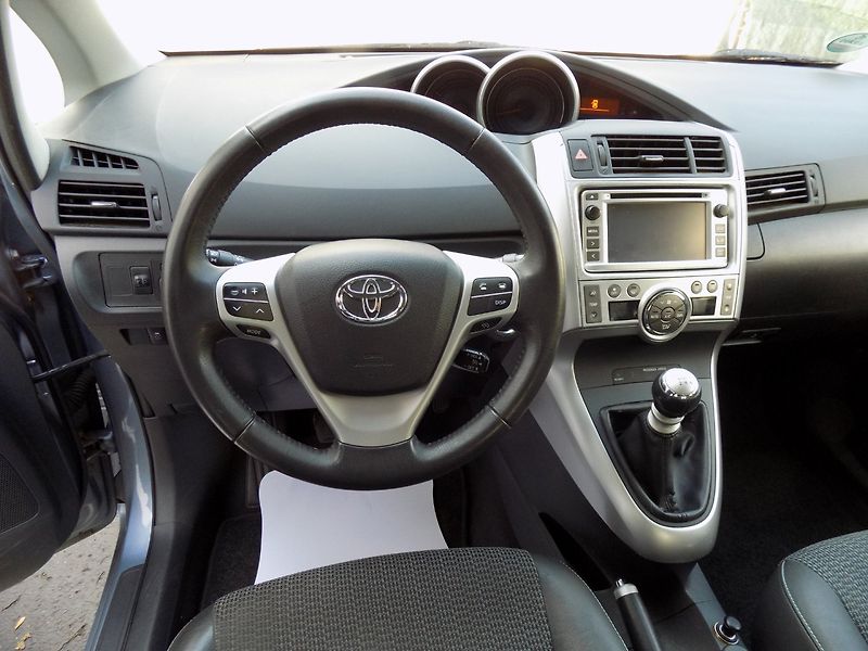 Toyota Verso (2013) 2.0 D-4D/1.Maj.ČR/keyless-go/ - fotka 25 z 47