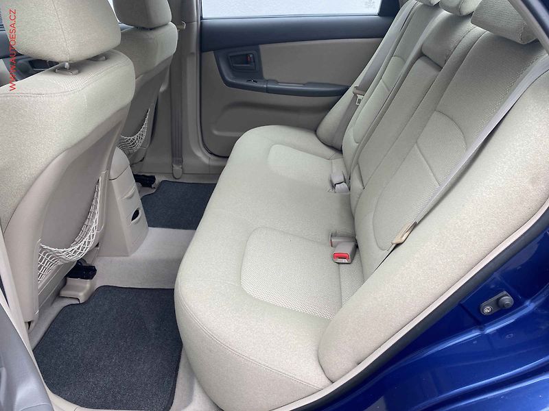 Kia Cerato (2005) 2.0i, AC - fotka 10 z 15