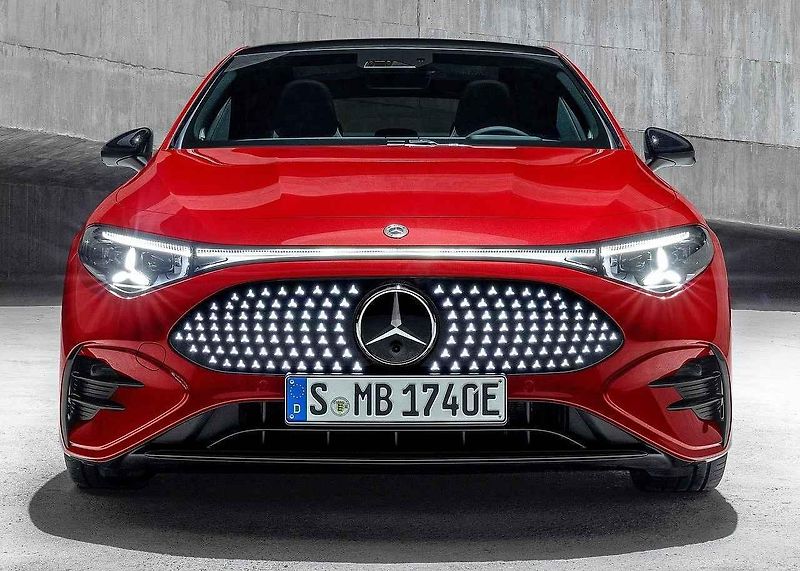 Auto se vystavovalo v pražské holešovické tržnici.