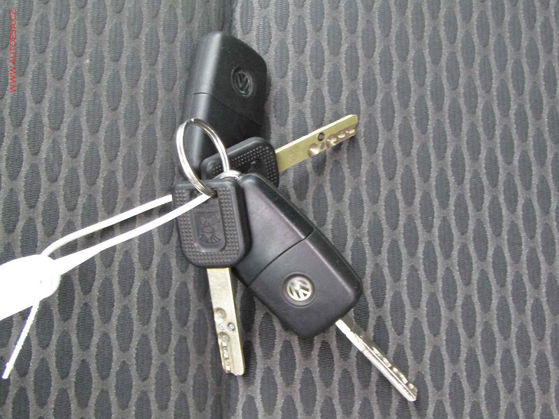 Volkswagen Golf (2012) 1.2 TSi, ČR, autoAC, temp - fotka 16 z 16
