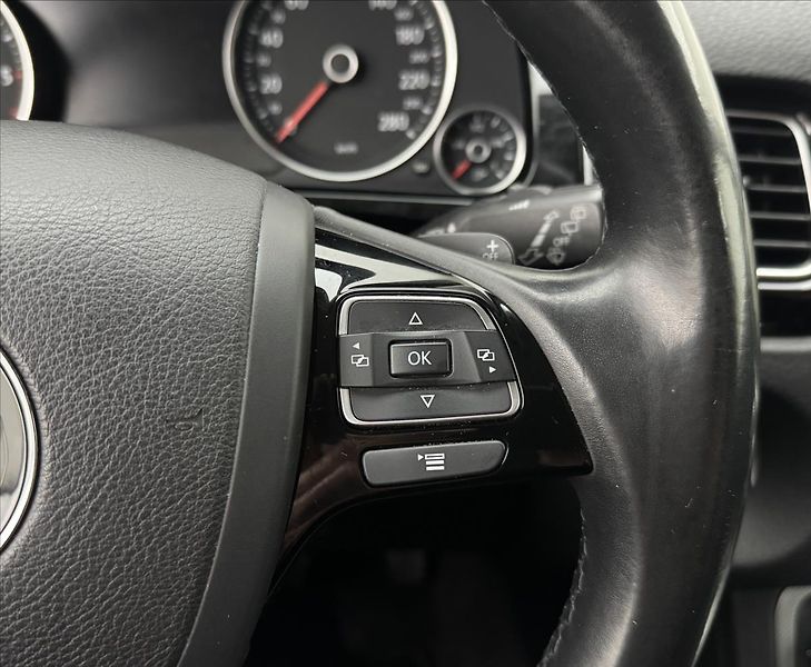 Volkswagen Touareg 3,0 ACC 360° TZ PEČLIVÝ SERVIS - fotka 13 z 49