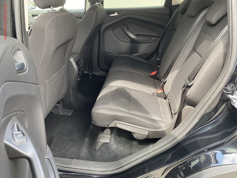 Ford Kuga (2017) 1.5 EB, AC, TZ, park.asist - fotka 10 z 17