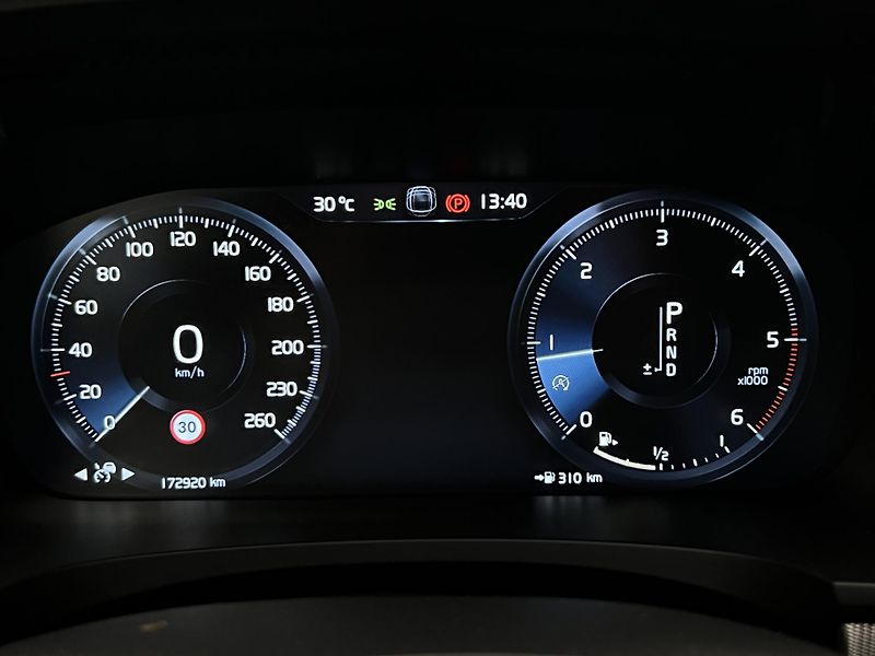 Volvo S90 D5 AWD R-DESIGN AUT - fotka 22 z 41