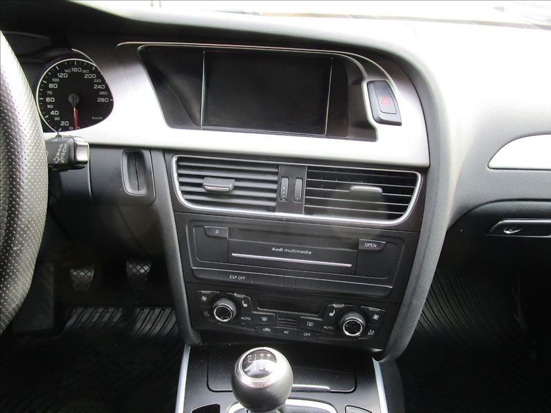 Audi A4 Avant 3.0TDi V6 Quattro, Bi-xe - fotka 9 z 41
