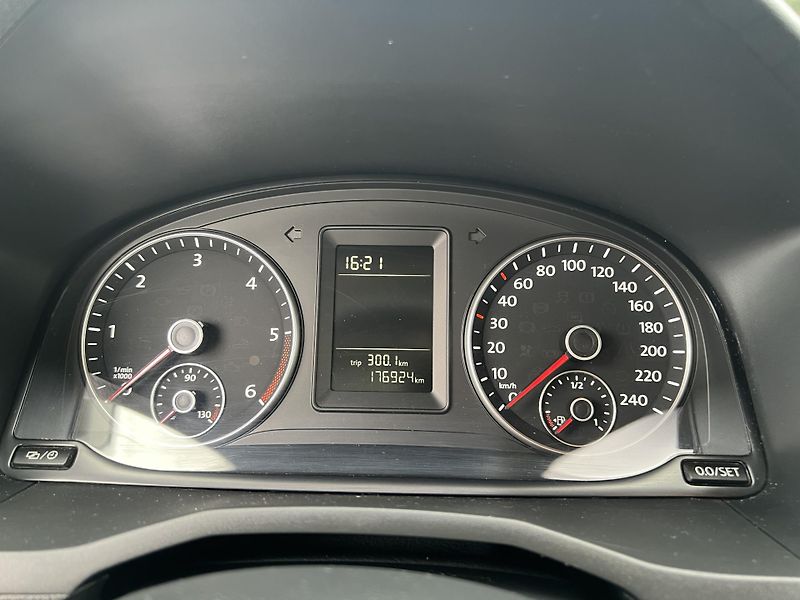 Volkswagen Caddy (2018) MAXI 2,0TDi 7 míst pěkný stav! - fotka 34 z 42