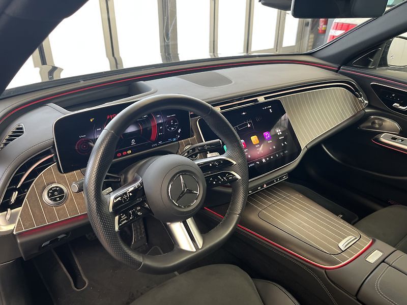 Mercedes-Benz Třídy E E-Třída 220 d 4MATIC kombi AMG - fotka 10 z 21