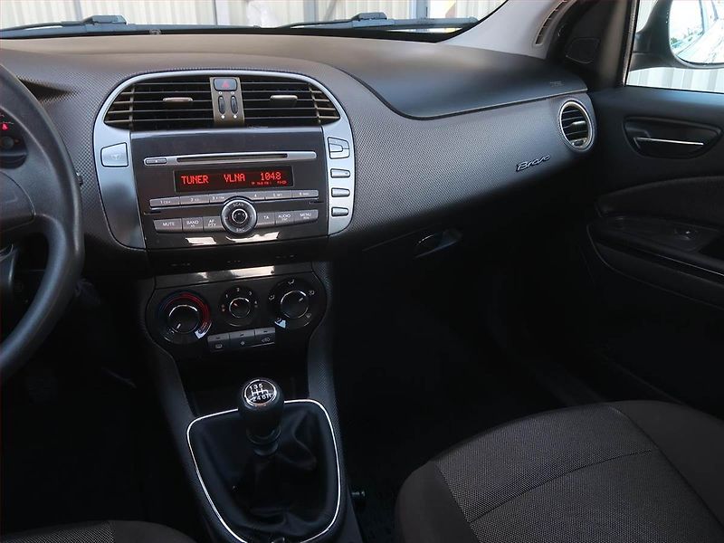 Fiat Bravo (2007) 1.4 16V, nová STK, slušný stav - fotka 8 z 14