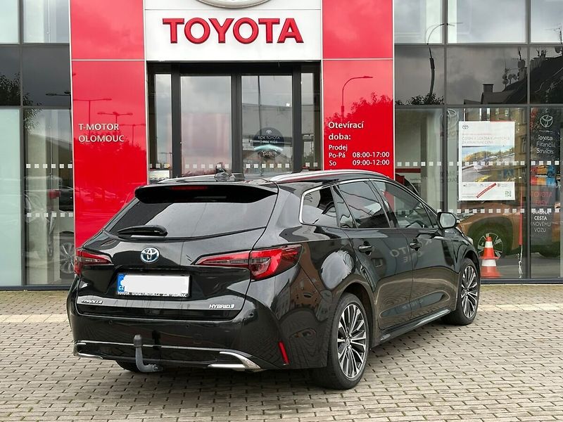 Toyota Corolla 1.8 Hybrid Style - fotka 3 z 19