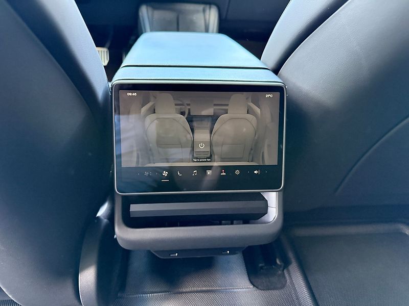 Tesla Model 3 Long Range AWD Tažné - fotka 10 z 40