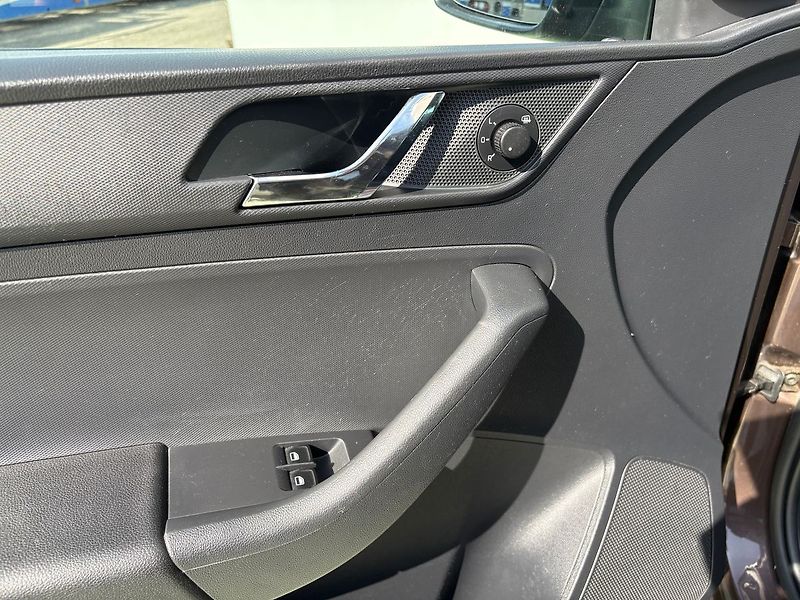 Škoda Rapid 1.2TSI, 63kW, Klima - fotka 13 z 19