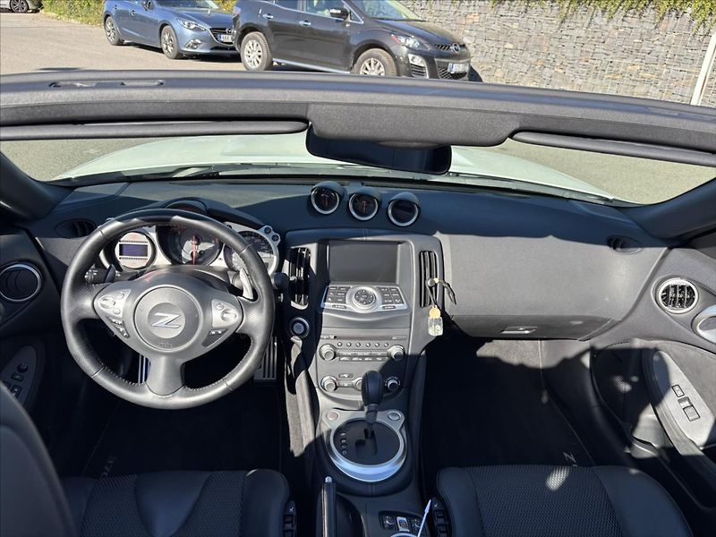 Nissan 370 Z 3,7 i Premium 1.ČR TOP STAV - fotka 17 z 49