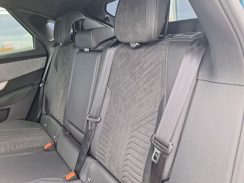 Peugeot 3008 (2026) GT Plug-in HYBRID 195 e-DCS7 - fotka 16 z 23