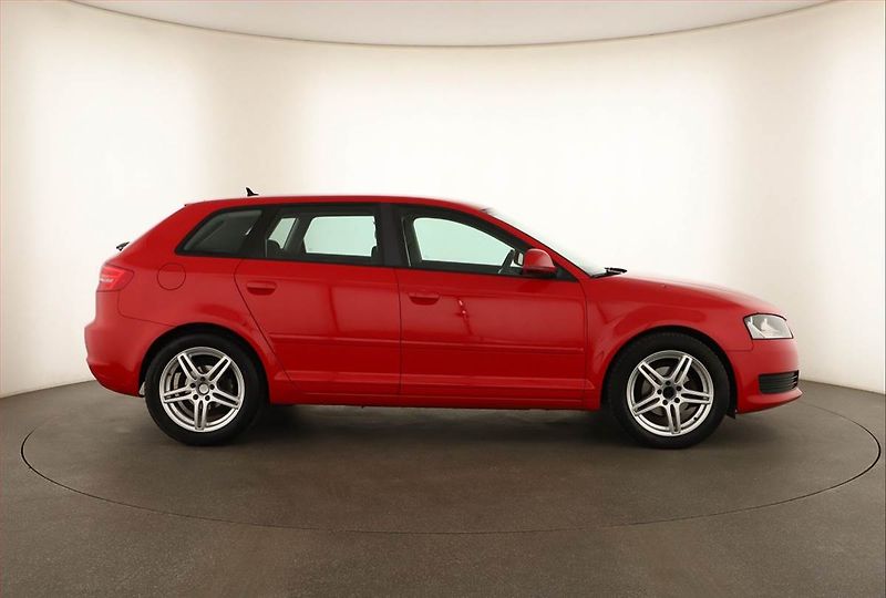 Audi A3 (2010) 1.6 TDI, Tempomat - fotka 6 z 13