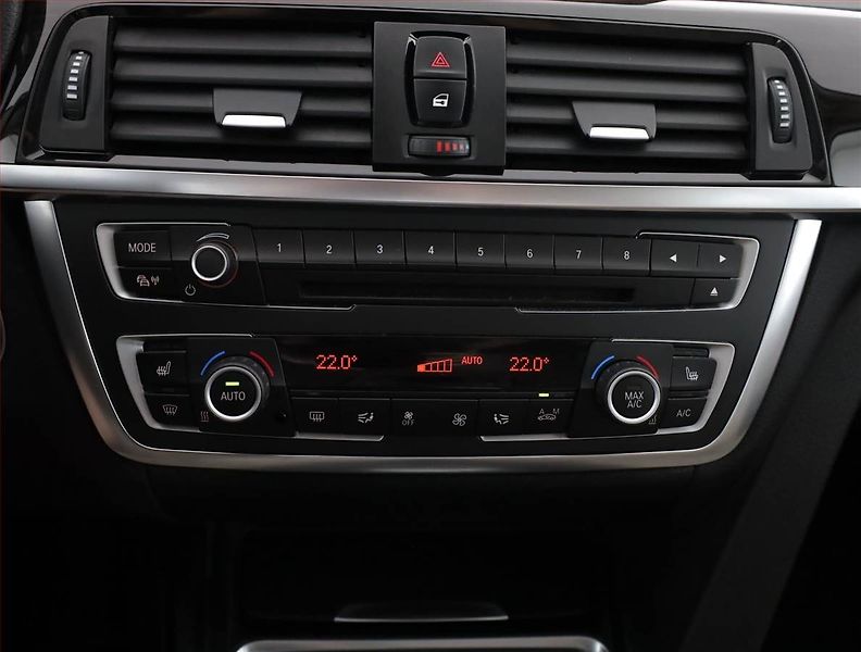 BMW Řada 3 (2015) Luxury Line 320i xDrive GT - fotka 14 z 20