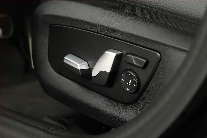 BMW Řada 5 (2020) 520d xDrive - fotka 12 z 21