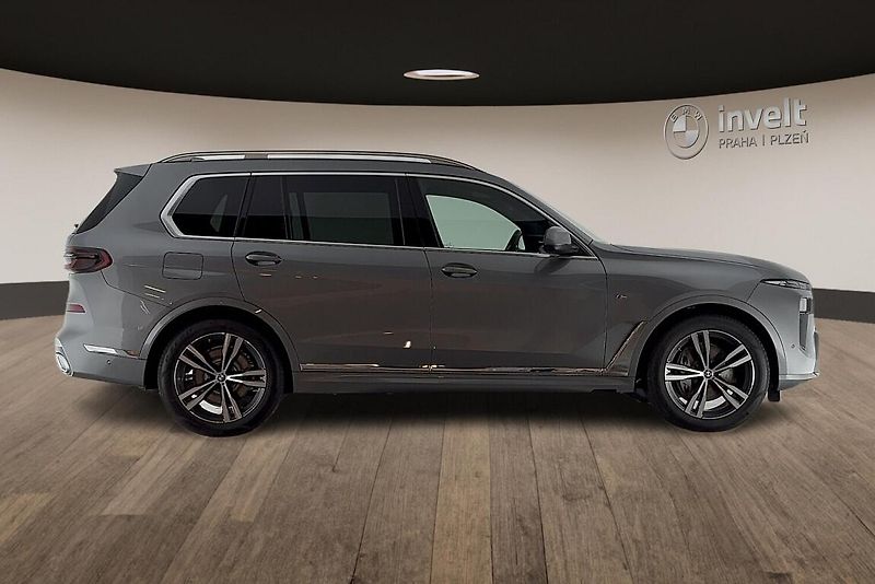 BMW X7 xDrive40d - fotka 2 z 14