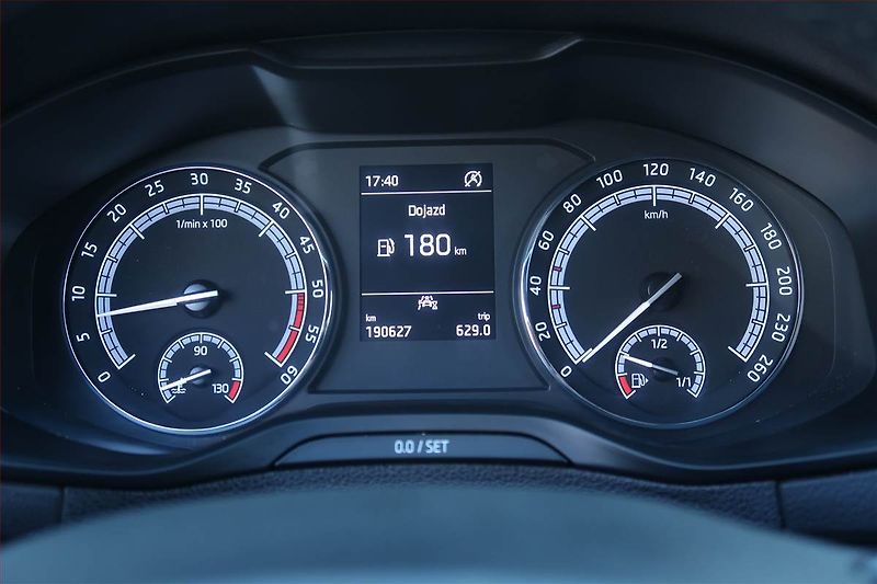 Škoda Karoq (2019) 1.6 TDI, Tempomat - fotka 11 z 25