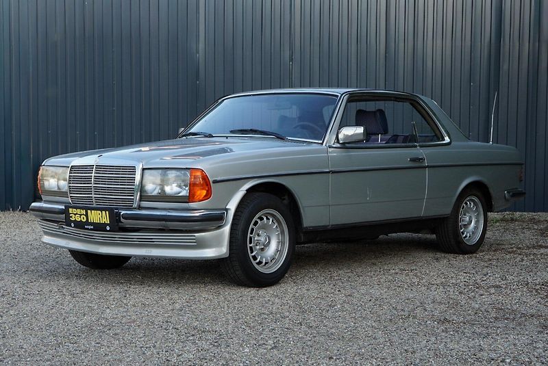 Mercedes-Benz 123 (1977) 230 CE - fotka 3 z 11