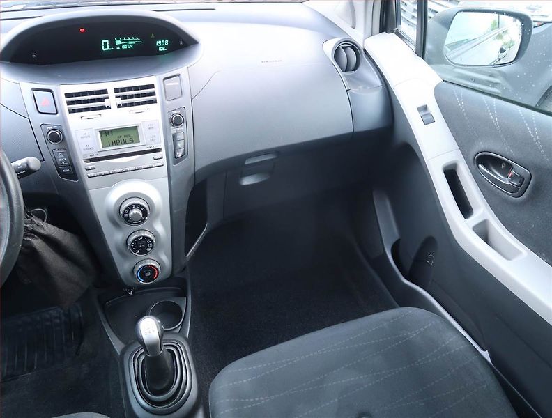 Toyota Yaris (2008) 1.0 VVT-i, Eko.zaplacen - fotka 8 z 15