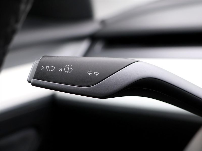 Tesla Model 3 LongRange AWD SOH90,6% DPH - fotka 18 z 33