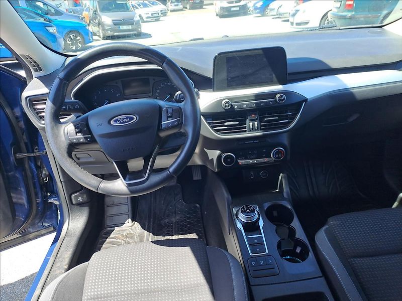 Ford Focus 1,0 EcoBoost AUTOMAT - fotka 9 z 15
