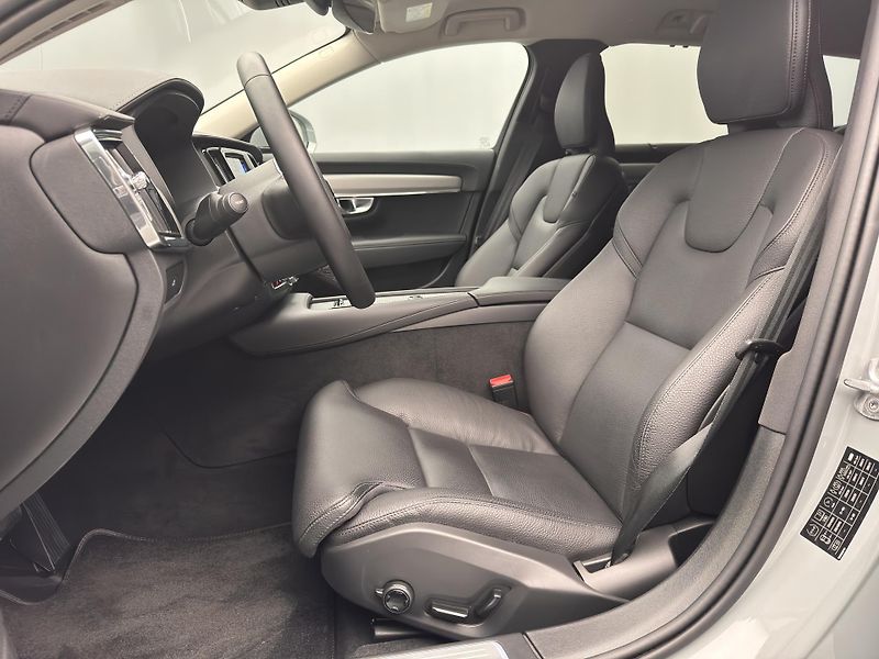 Volvo V90 B4 BRIGHT PLUS AUT - fotka 4 z 46