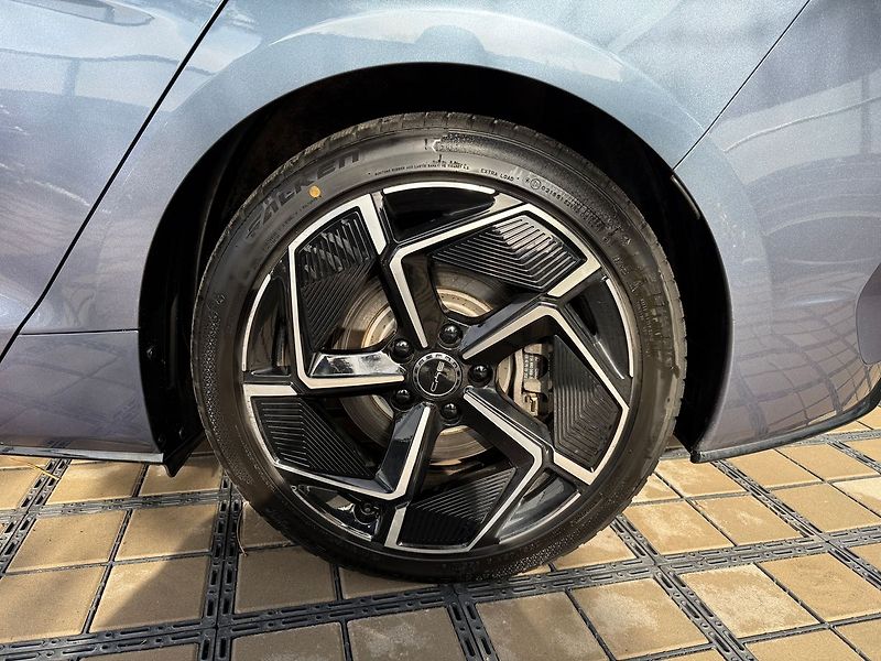 BYD Seal Excellence 82,5 kWh AWD - fotka 9 z 37