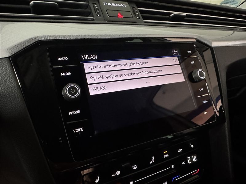 Volkswagen Passat 2,0 TDi  DSG Business IQ Light - fotka 36 z 43