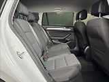 Volkswagen Passat 2,0 TDi  DSG Business IQ Light - náhled 13