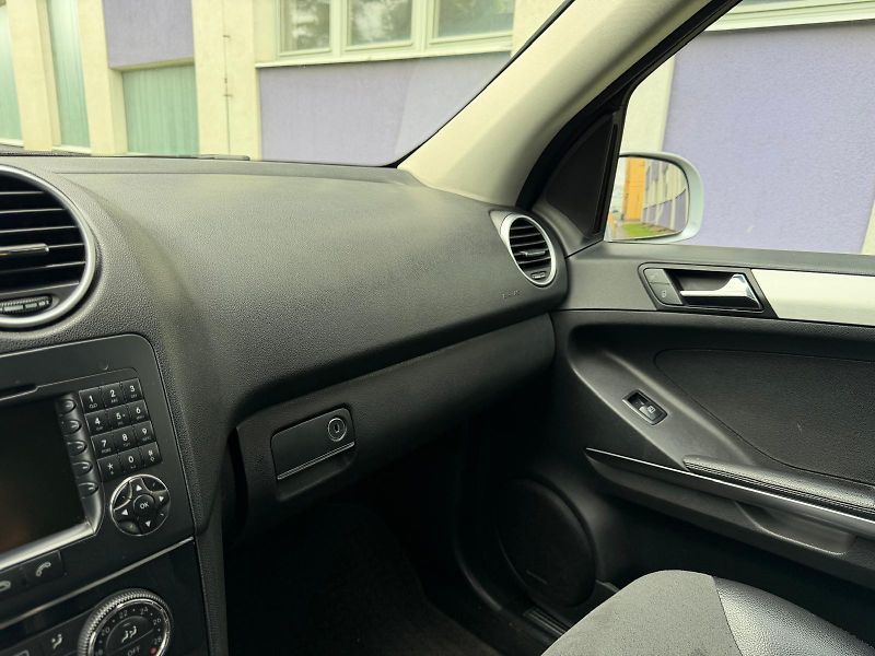 Mercedes-Benz Třídy M ML 320 3,0 CDi 4matic AMG - fotka 21 z 21