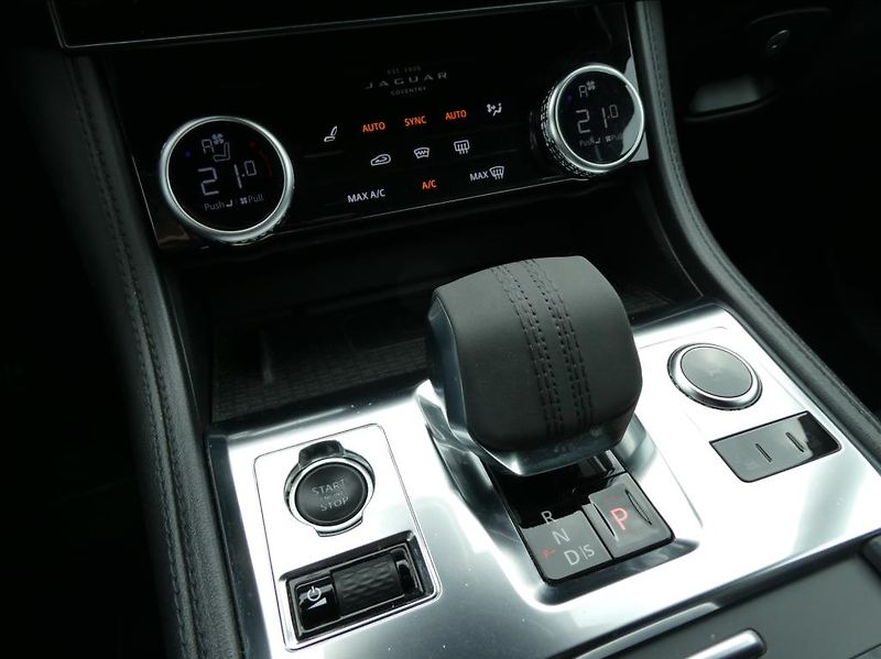 Jaguar F-Pace 2,0 D200 S,1.maj,ČR,DPH - fotka 24 z 35