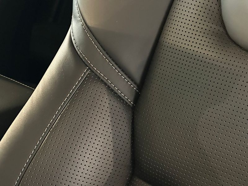 Volvo XC60 T8 PLUS Dark, Ventilace, 360° - fotka 16 z 35