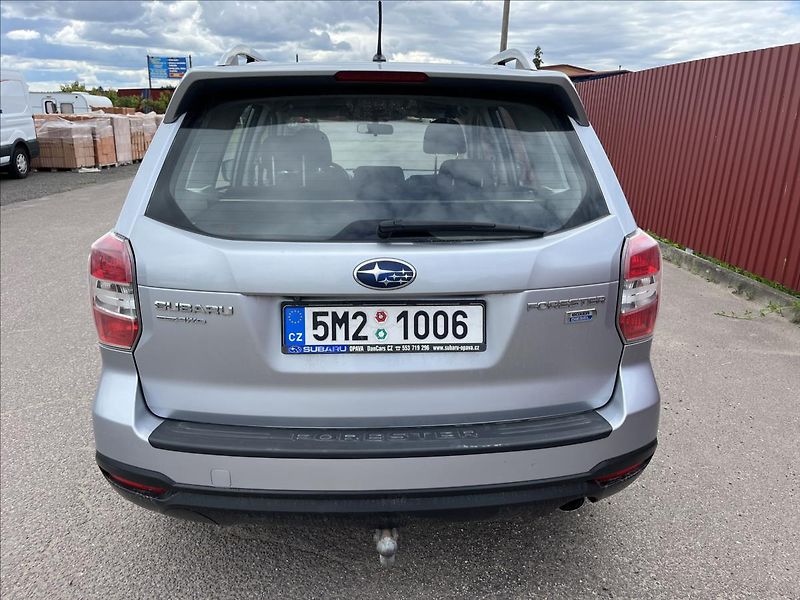 Subaru Forester 2,0 D-L 108KW 4x4 TZ ČR SERVIS - fotka 7 z 41