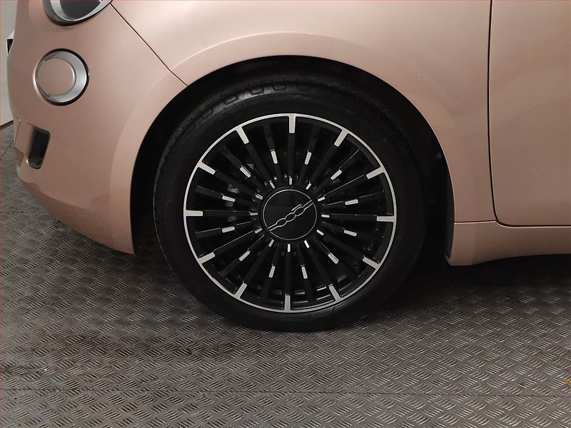 Fiat 500e (2023) 24 kWh, SoH 94%, Automat - fotka 15 z 22