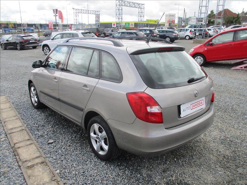 Škoda Fabia 1,4 i 16v,aut.klima,serv.kn. - fotka 6 z 37