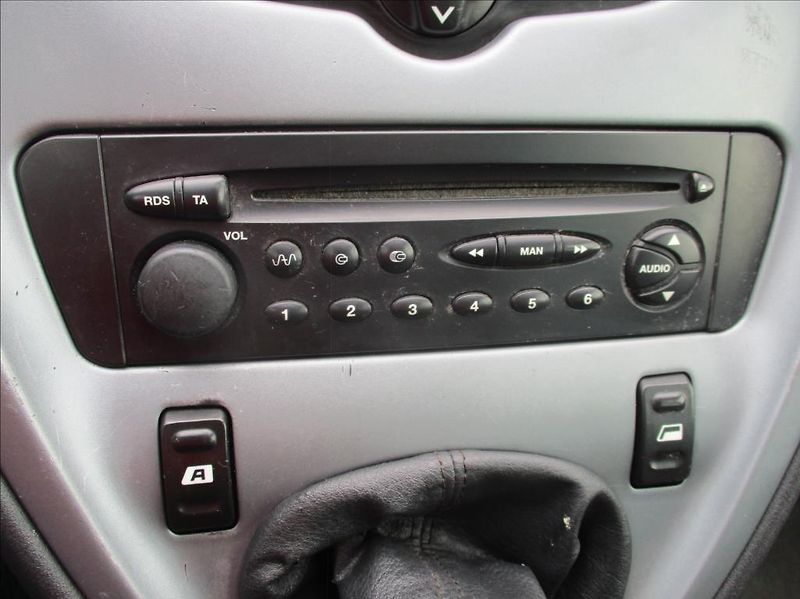 Citroën Xsara Picasso 1,6 i, klima, servis, tažné, - fotka 22 z 35