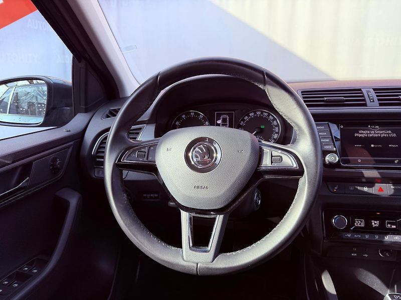 Škoda Fabia 1.0 TSi Style DSG, Navi, TOP - fotka 17 z 29