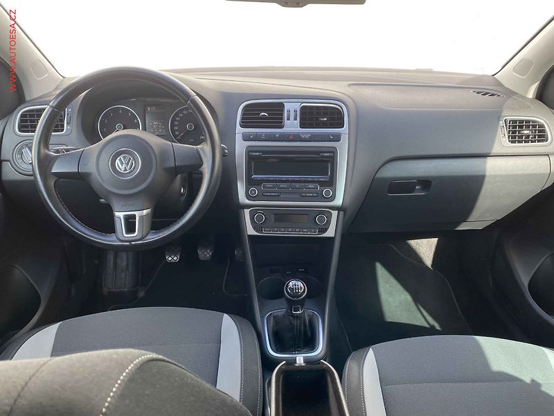Volkswagen Polo (2013) 1.2 TSi, Life, výhřev sed - fotka 8 z 17