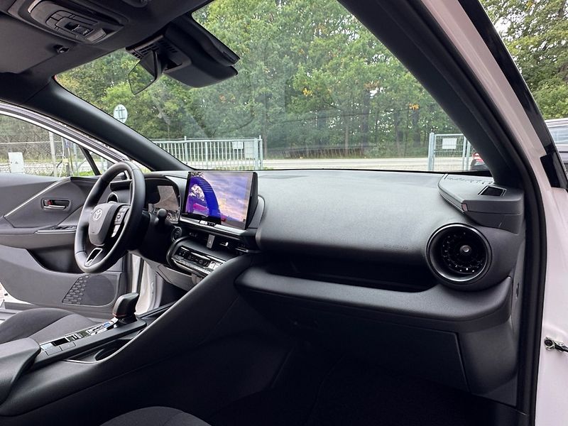 Toyota C-HR (2025) 1.8 Hybrid 140k Executive - fotka 17 z 32